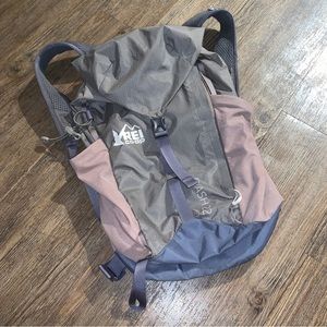 REI flash 22 backpack